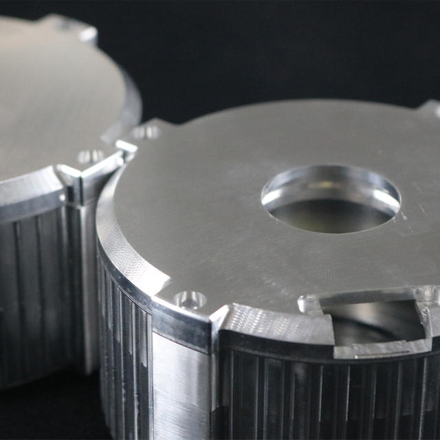 صندوق سبائك الألومنيوم باستخدام الحاسب الآلي